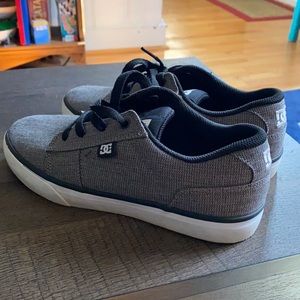 DC Boys Shoes. Size 4.